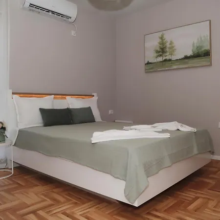 Apartament Near To Free